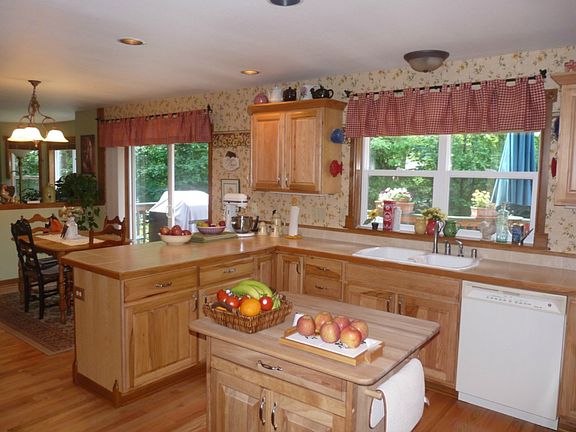5th image of 13718 60th Ave NW