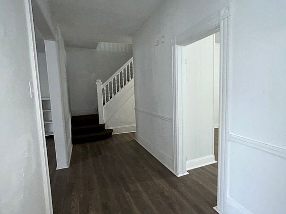 3rd image of 927 Carteret Ave