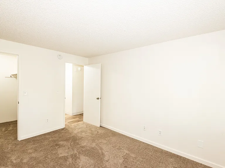 Creekside Commons Apartments — Photo 25