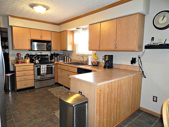 3rd image of 5896 Alturas Way