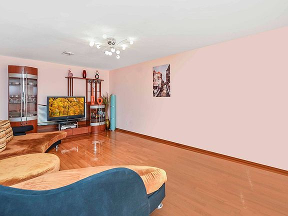 5th image of 42 Pierpont Pl