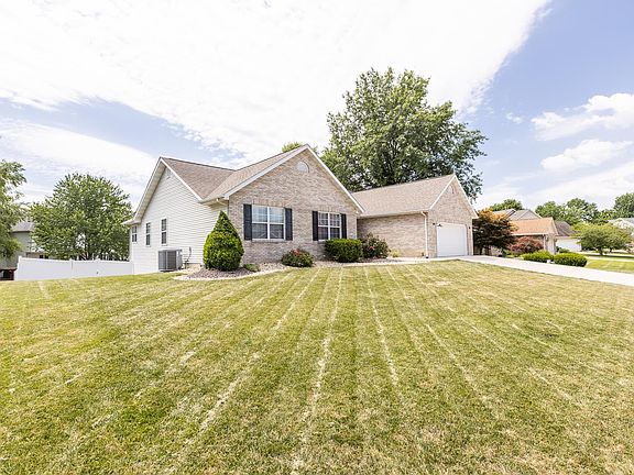 3rd image of 1220 Usher Dr
