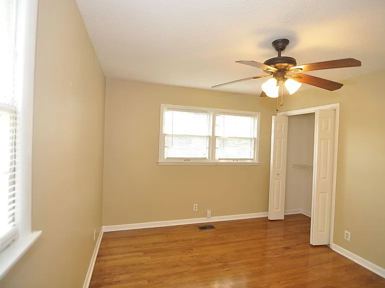 2221 Euclid Rd NW — Photo 10
