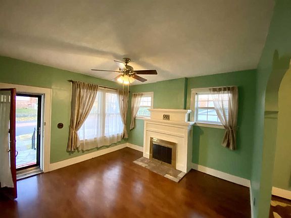 2nd image of 940 Arlington Ave