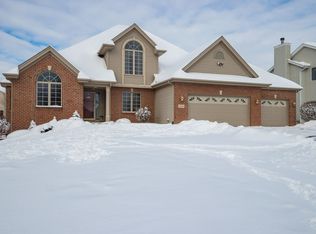 205 Starfire Rd, Poplar Grove, IL 61065