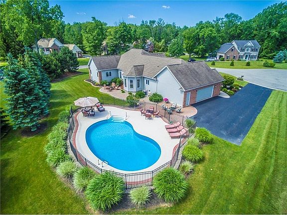 2nd image of 800 Mont Blanc Dr