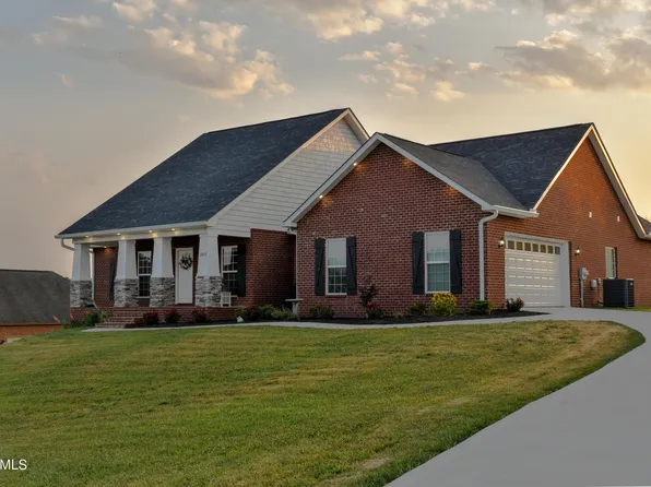 2855 Sagegrass Dr, Louisville, TN 37777