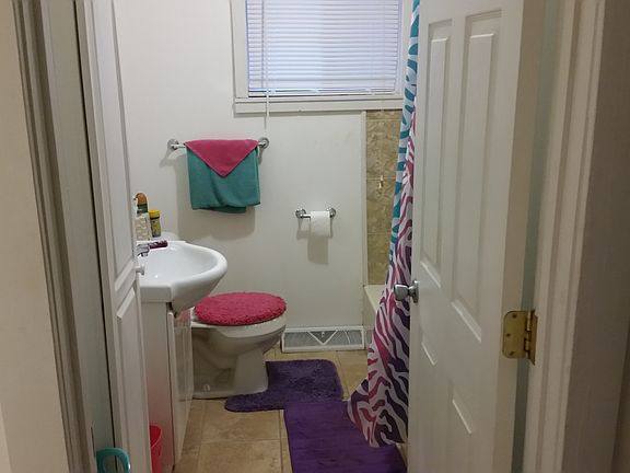 5th image of 2402 Rebecca Ln