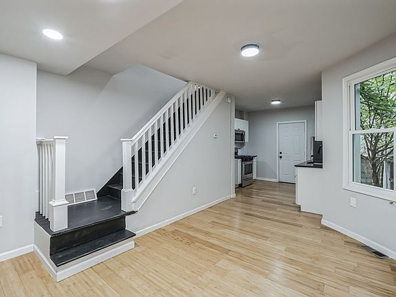 4th image of 5328 Glenmore Ave