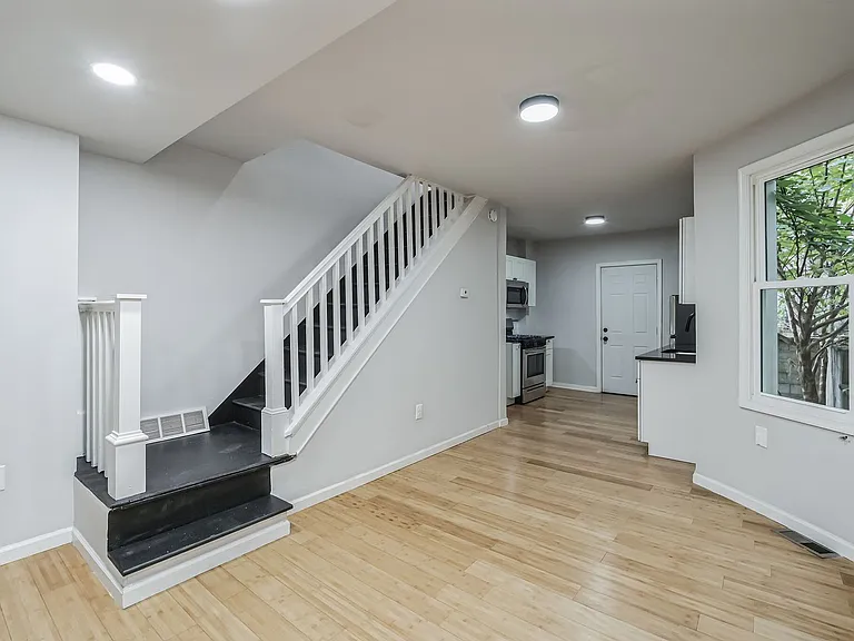 5328 Glenmore Ave — Photo 4