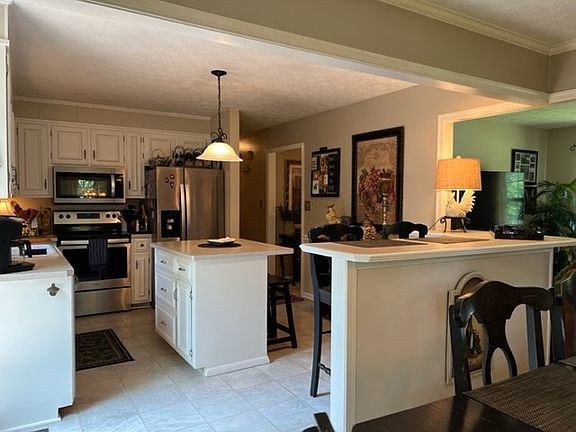 5th image of 156 Gladwood Dr