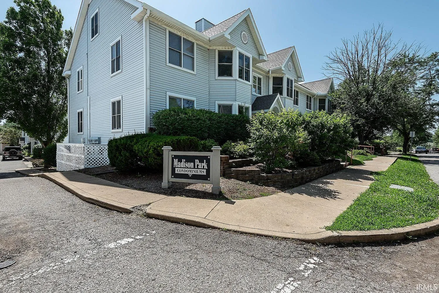 2 bed, 1900 sqft, $2,200 — Photo 3