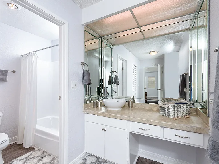 The Californian Apartments- HB — Photo 27