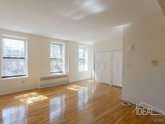 3rd image of 399 Clermont Ave #2F