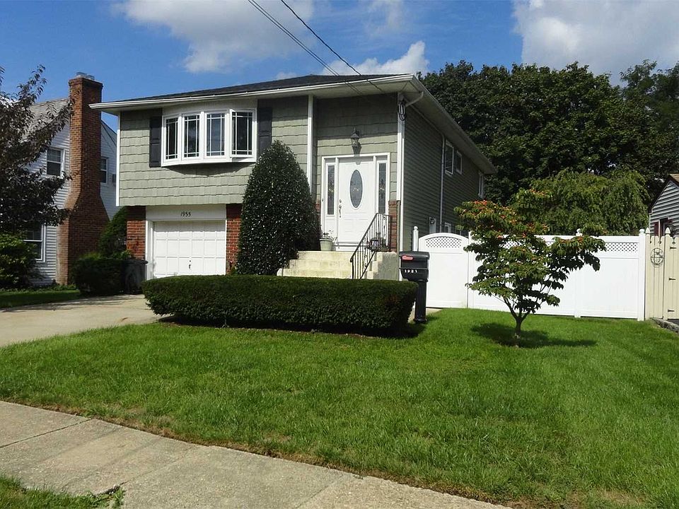 1st image of 1935 Seaford Ave
