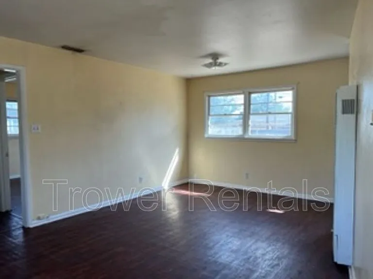 2406 Cambridge St — Photo 3