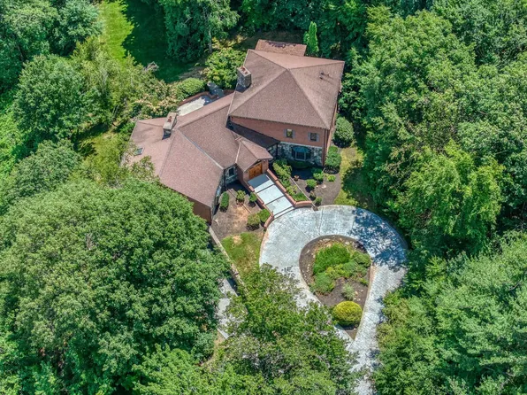 92 Birkdale Road, Bedford, NH 03110