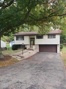 23 W Hempfield Dr, Irwin, PA, 15642