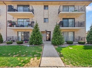 9800 Sayre Ave APT 1C, Chicago Ridge, IL 60415