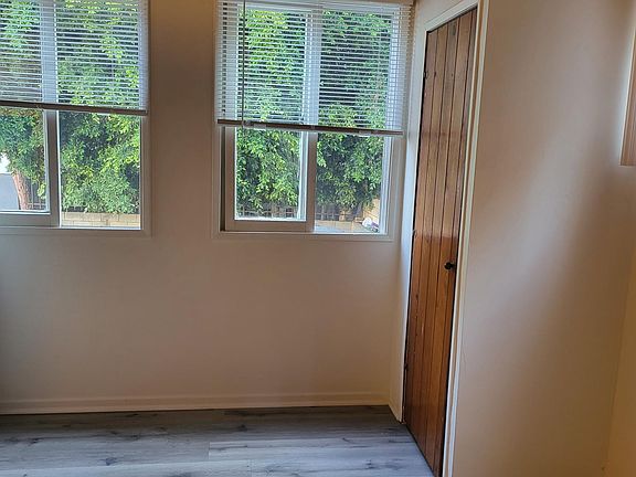 4th image of 7036 Hawthorn Ave #6