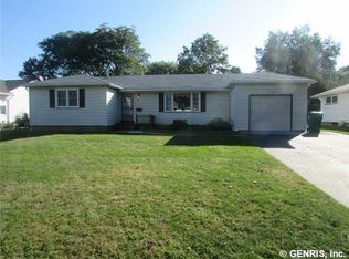 28 Redwood Dr, Rochester, NY 14617