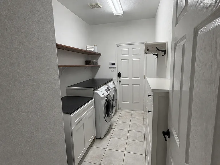 2536 Crenshaw Dr — Photo 13