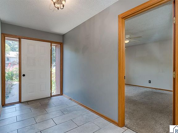 5th image of 1002 Oak Terrace Dr