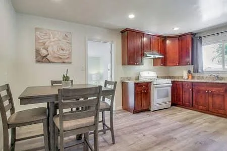 516 Clifton Ave — Photo 3