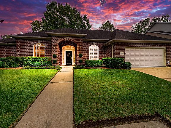 3rd image of 4602 Lake Village Dr