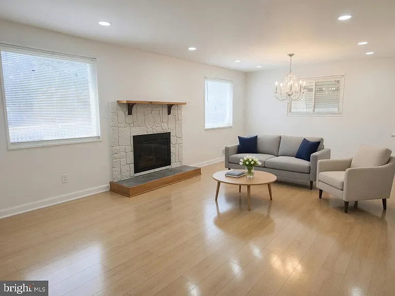 220 University Blvd E — Photo 5