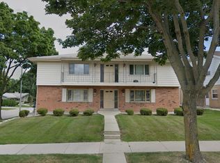 2962 N 124th St, Wauwatosa, WI 53222