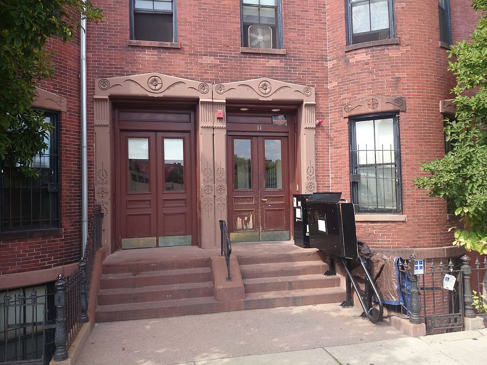 2nd image of 11A Cortes St
