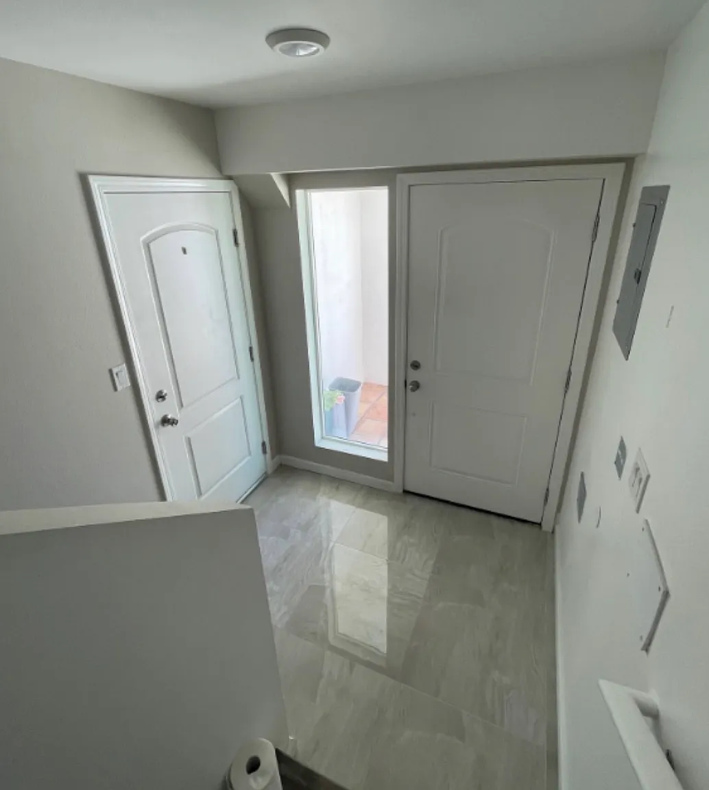 2 bed, 900 sqft, $2,700 — Photo 1