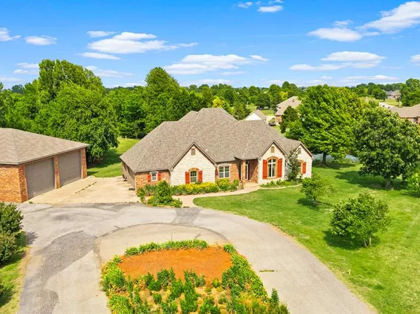 1212 N Clear Springs Rd, Mustang, OK 73064
