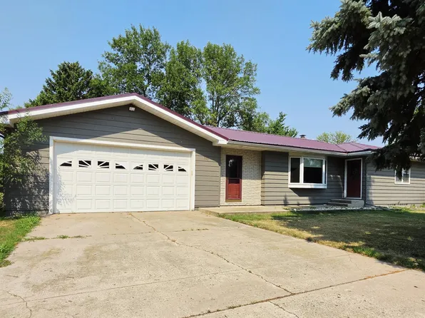 303 Manor Ave S, Lake Preston, SD 57249