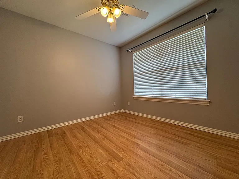 4905 Hawthorne Way — Photo 20