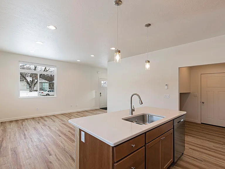 909 Poplar St #A — Photo 4