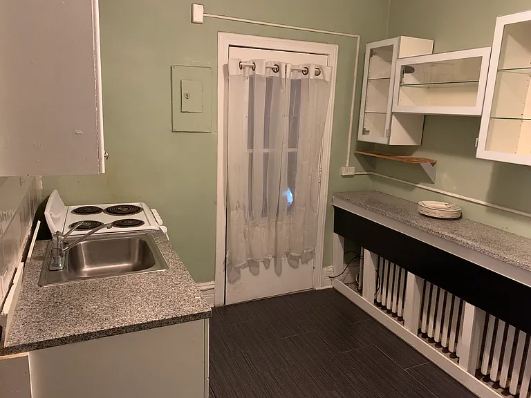 215 Kent St #4 — Photo 10