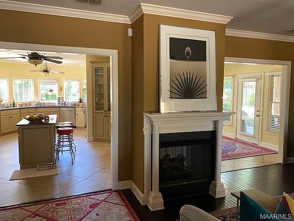 3rd image of 525 Towne Lake Dr