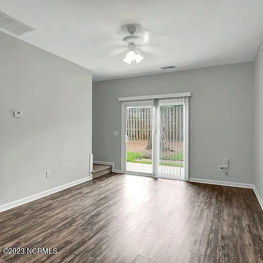 933 Downey Branch Ln — Photo 12