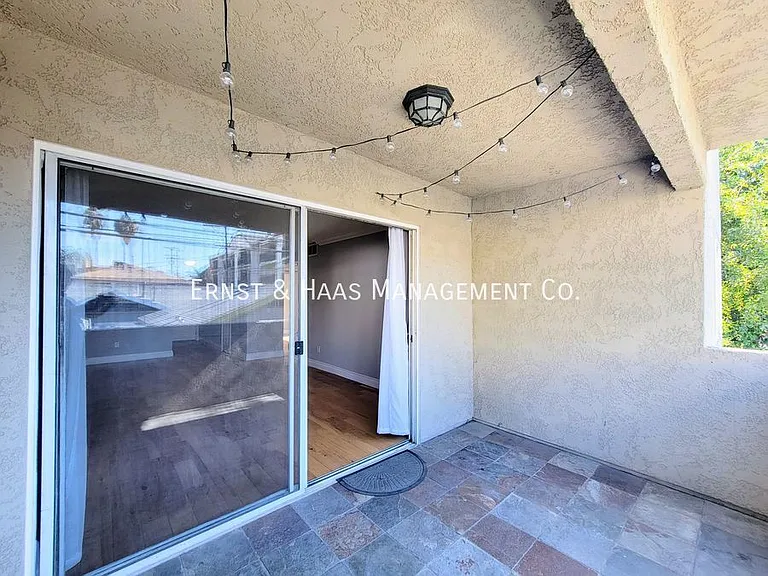 421 W 6th St #103 — Photo 22