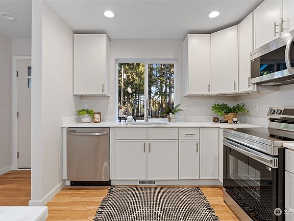 4th image of 14907 105th Street Ct NW