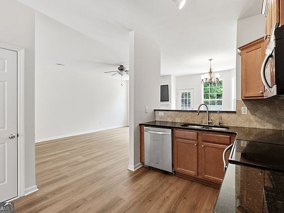 5th image of 2740 Tohenham Cir