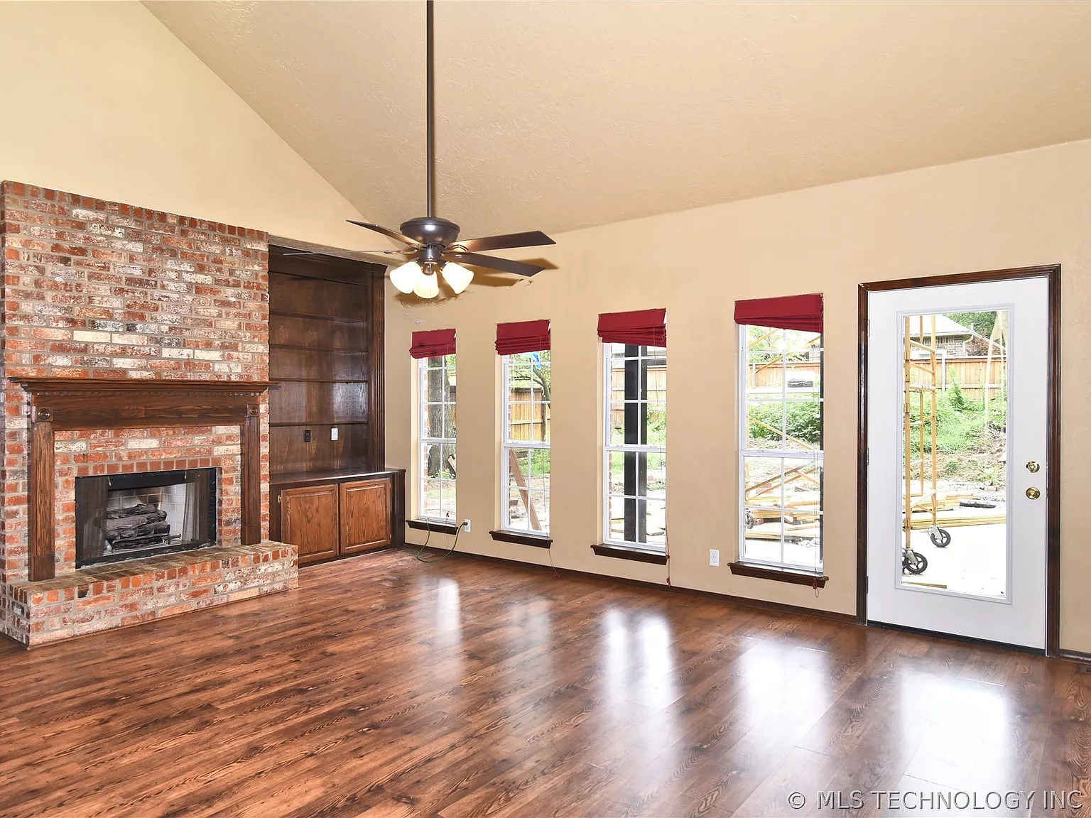 4 bed, 3.0 bath, 2541 sqft, $2,650 — Photo 4