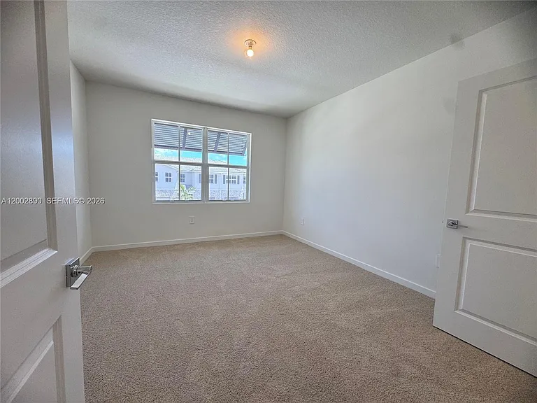 178 NE 14th Ave — Photo 31