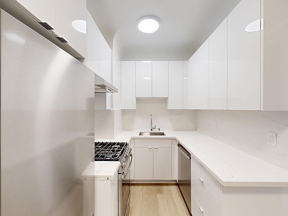 5th image of 676 Geary St APT 104