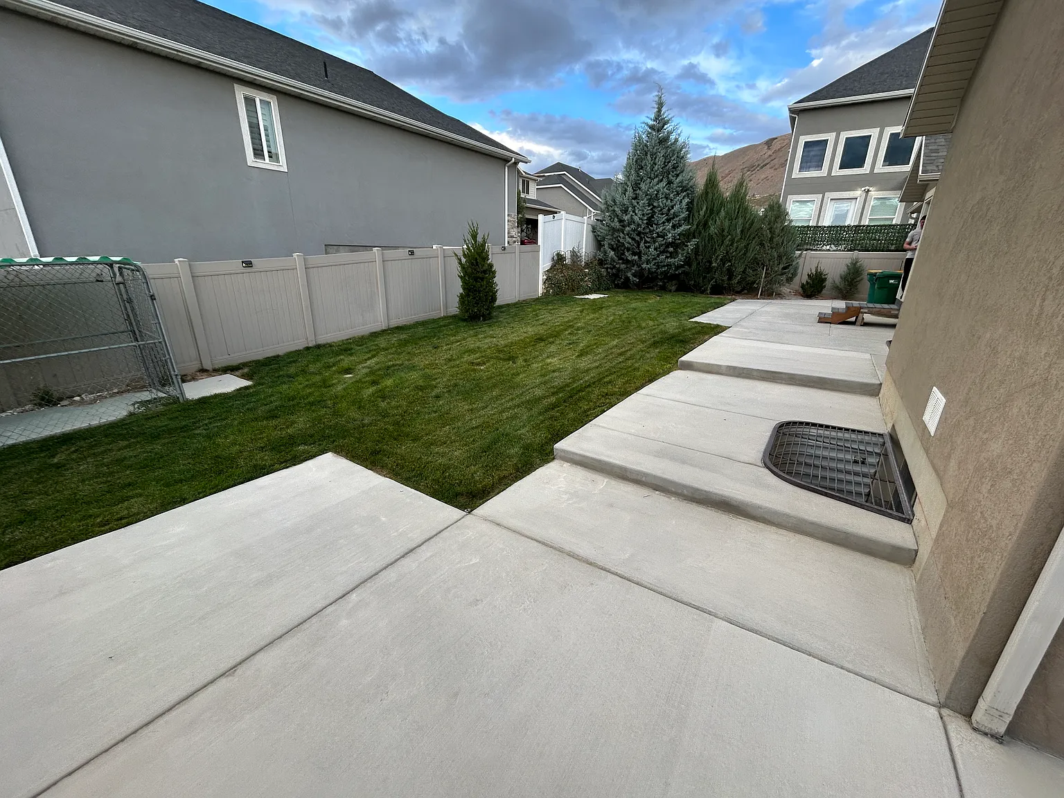 618 W Regent Garden Ln — Photo 3