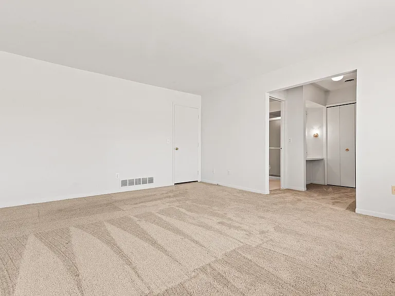 Legacy Place Apartments - Southfield, MI — Photo 8
