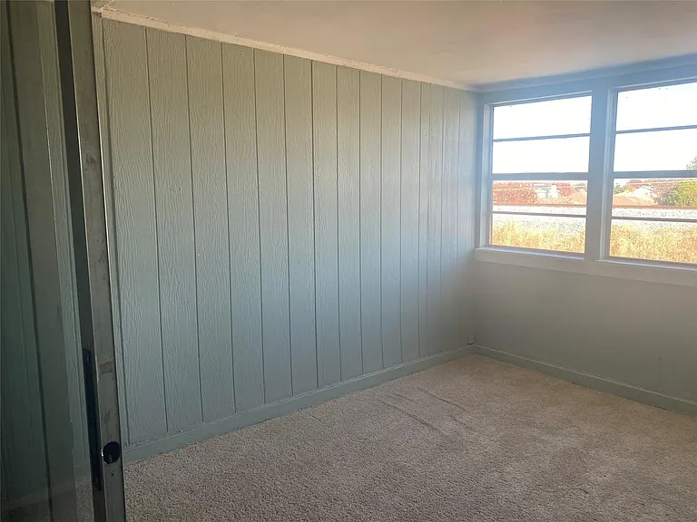 501 Towne House Ln — Photo 20