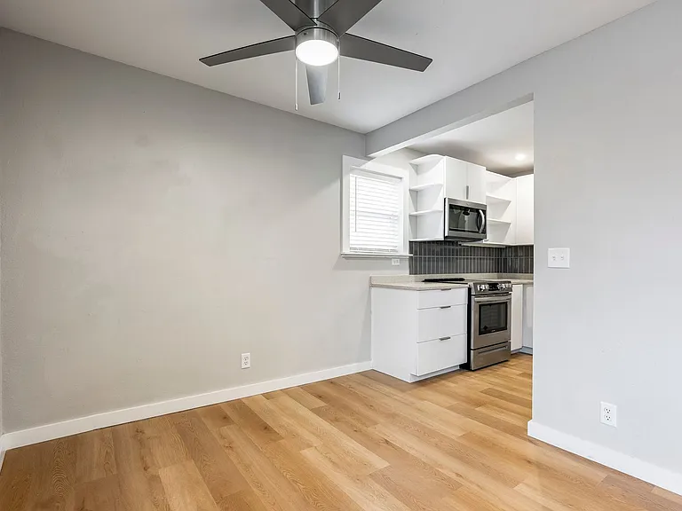 811 N Pleasant St — Photo 14